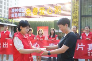 傳遞愛(ài)心，弘揚(yáng)美德 給孤寡老人和環(huán)衛(wèi)工人送愛(ài)心早餐志愿活動(dòng)----青峰創(chuàng)元集團(tuán)螢火蟲(chóng)愛(ài)心活動(dòng)第165期